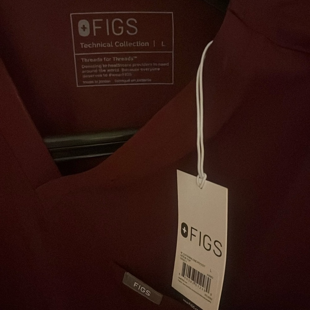 NEW Figs scrubs.Livingston pants size Large. Catarina scrub top size Large